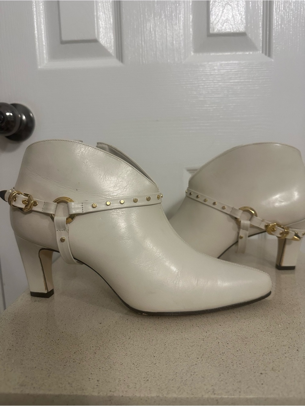 Nine West White Leather Pointed-Toe Ankle Booties – Size 9